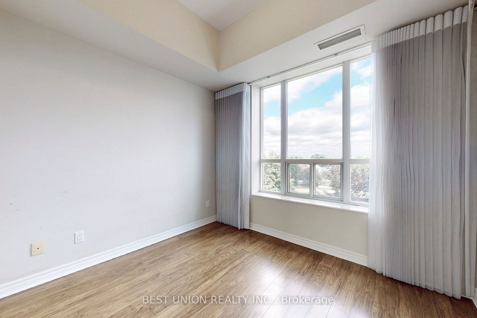 485 Rosewell Ave, unit 512 for sale - image #21