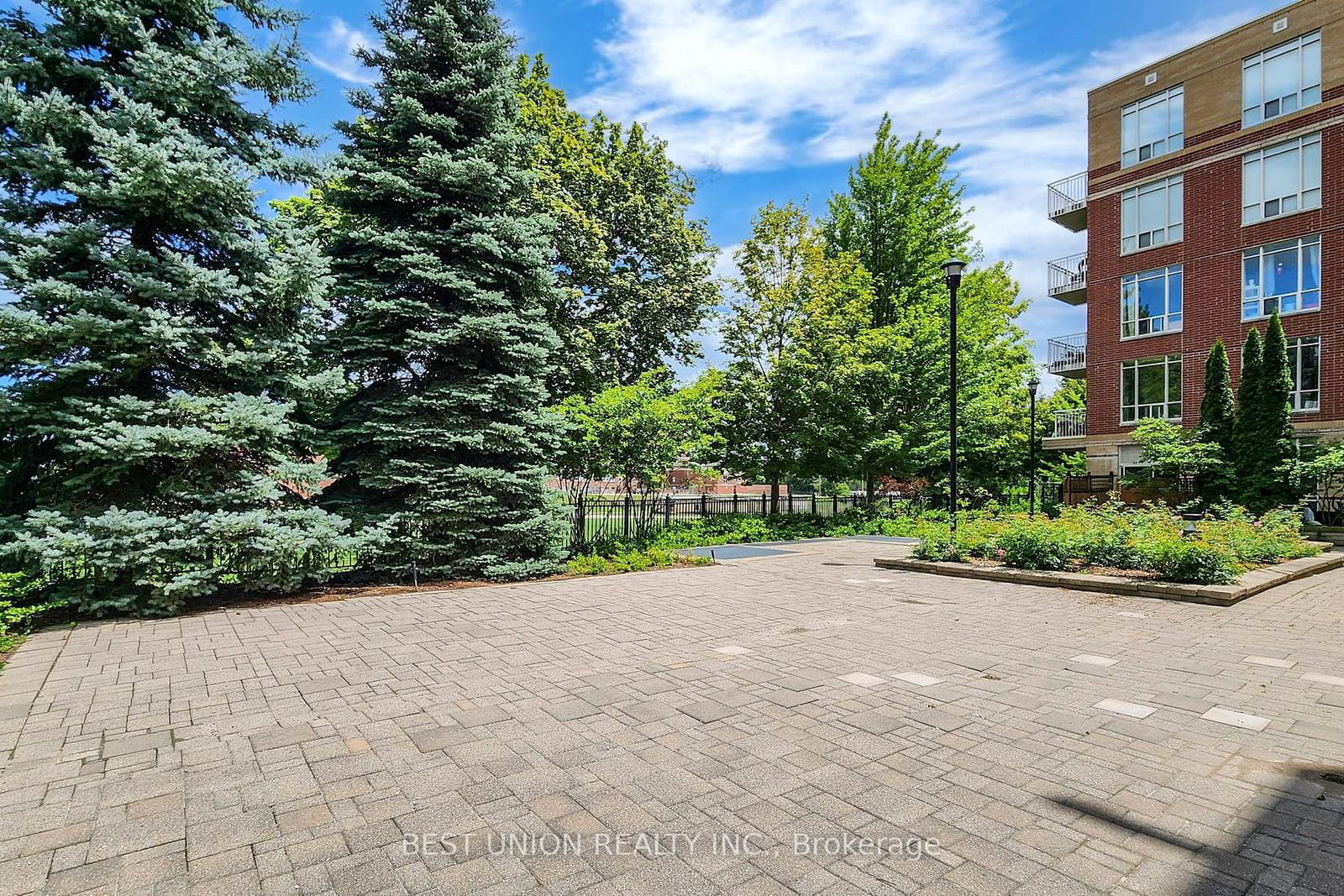 485 Rosewell Ave, unit 512 for sale - image #33