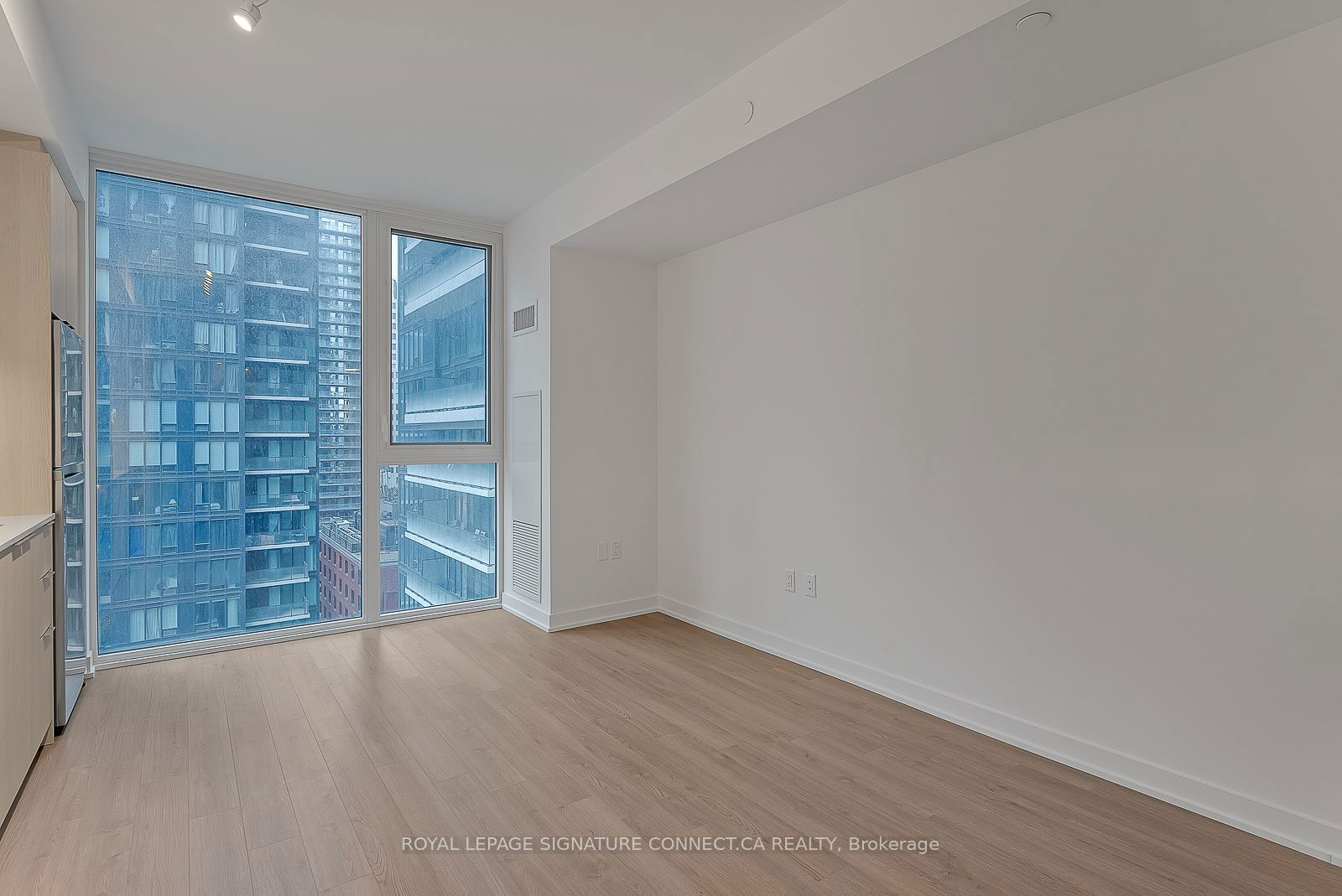 357 King St W, unit 1406 for rent - image #11