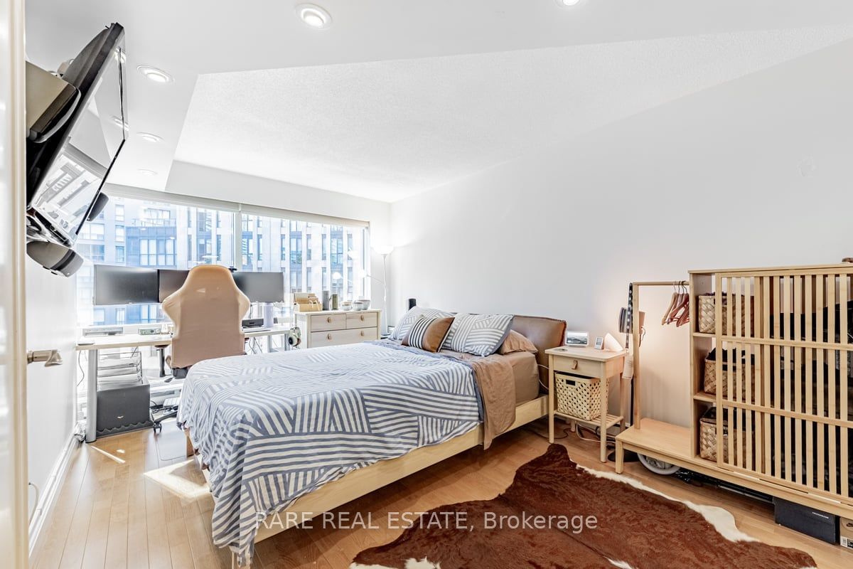 1001 Bay St, unit 310 for sale - image #13