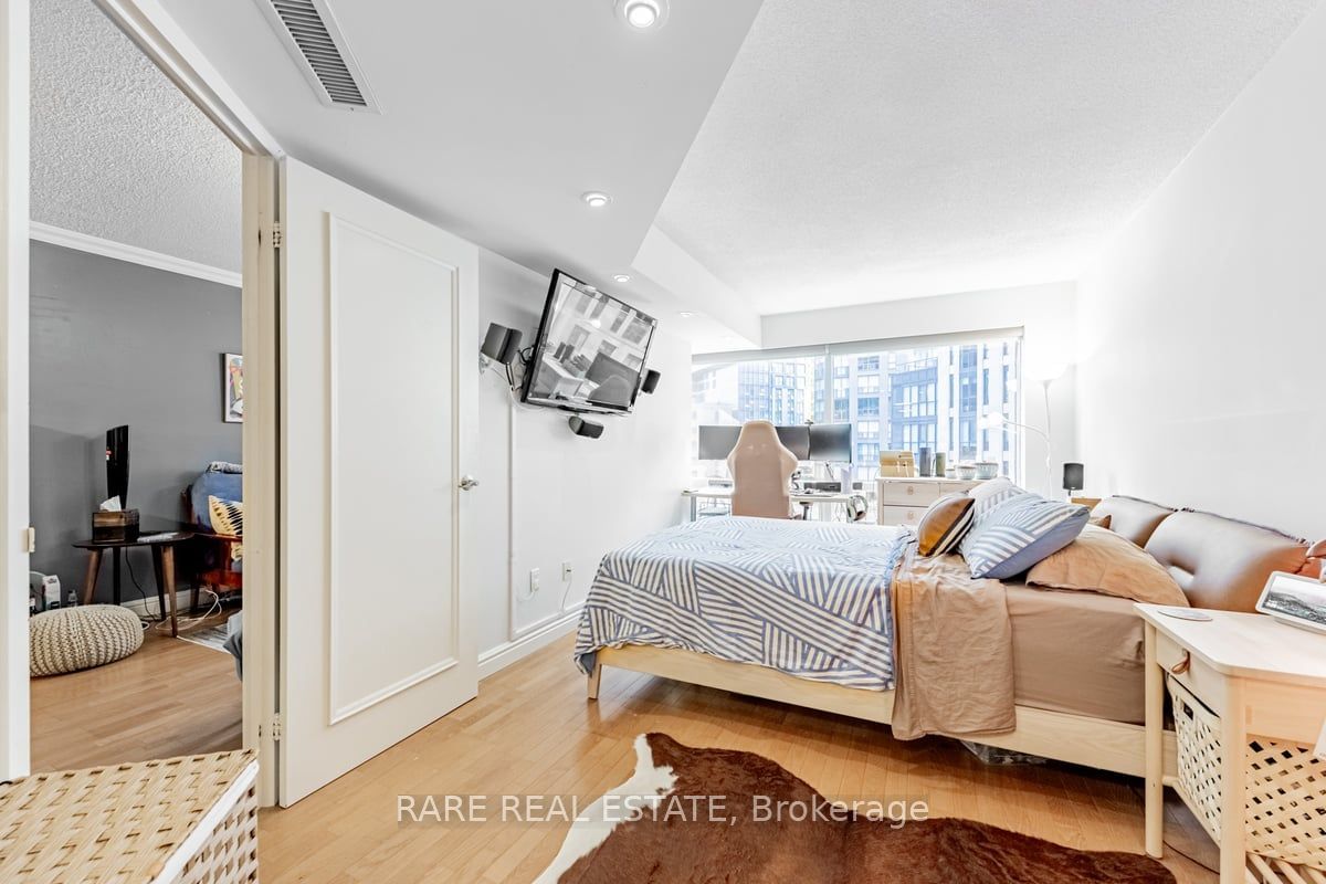 1001 Bay St, unit 310 for sale