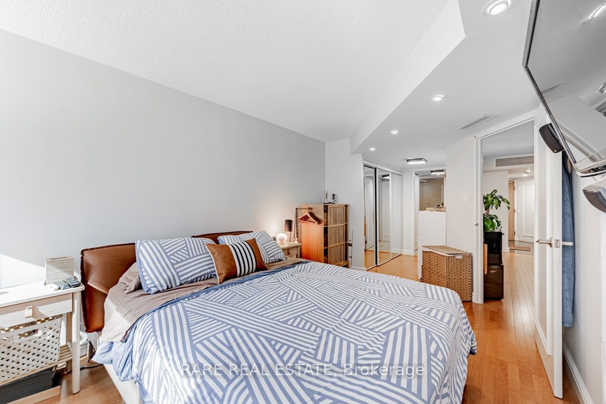 1001 Bay St, unit 310 for sale