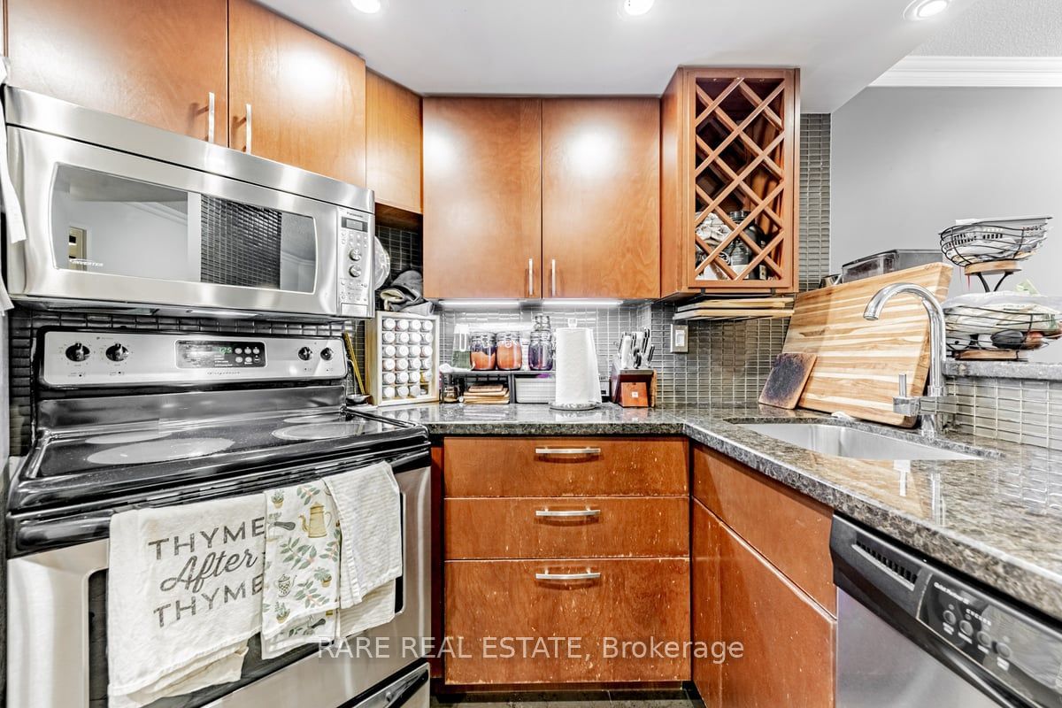 1001 Bay St, unit 310 for sale - image #3