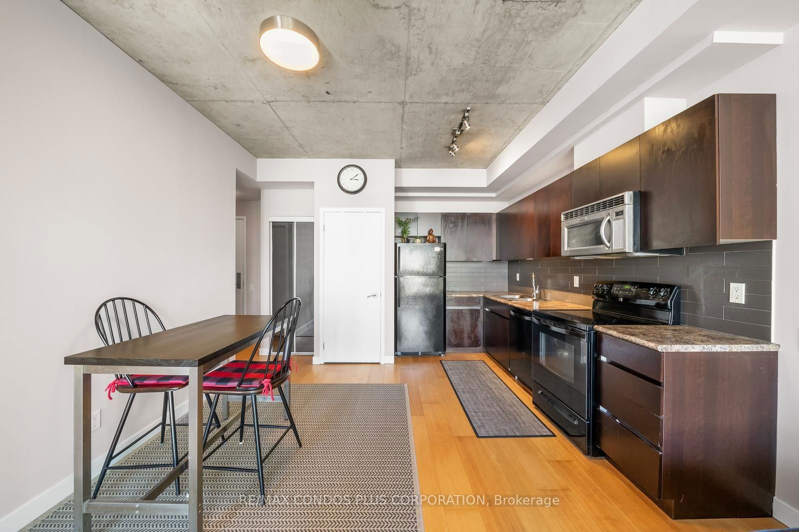 38 Niagara St, unit 711 for sale