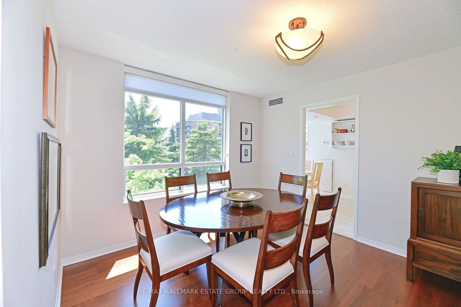 38 Avoca Ave, unit 403 for rent - image #8