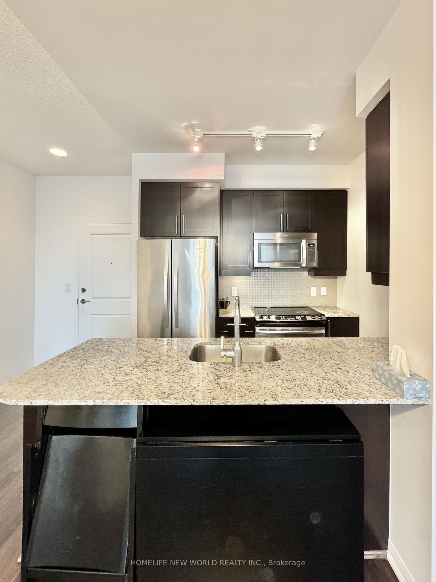 35 Bastion St, unit 2012 for rent - image #3