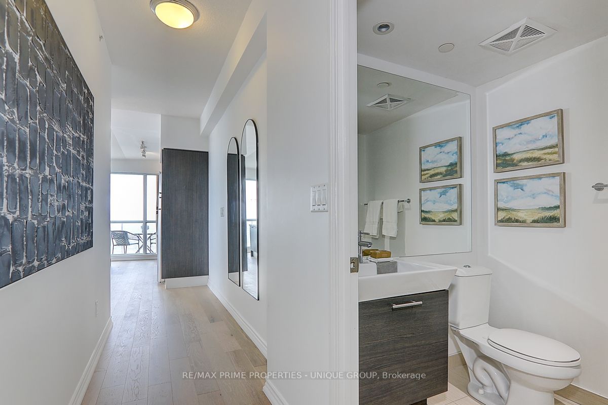 386 Yonge St, unit 5202 for sale - image #8