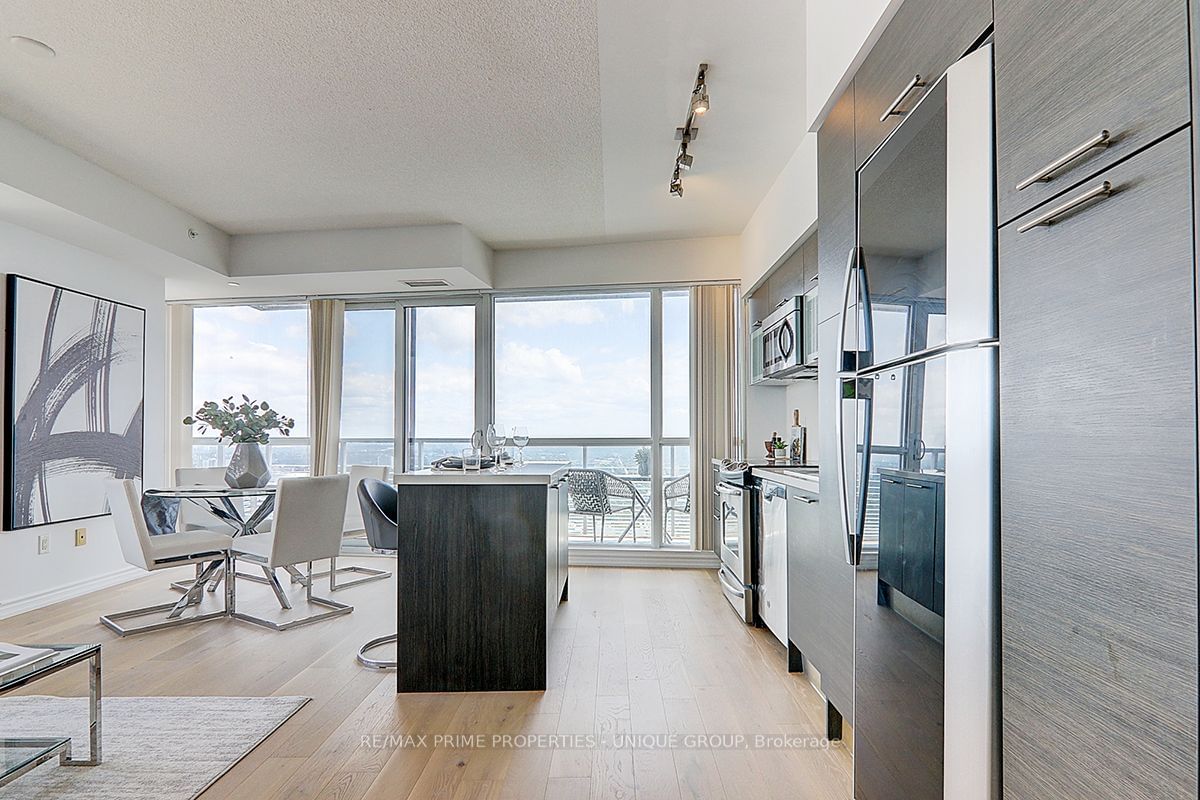 386 Yonge St, unit 5202 for sale - image #9