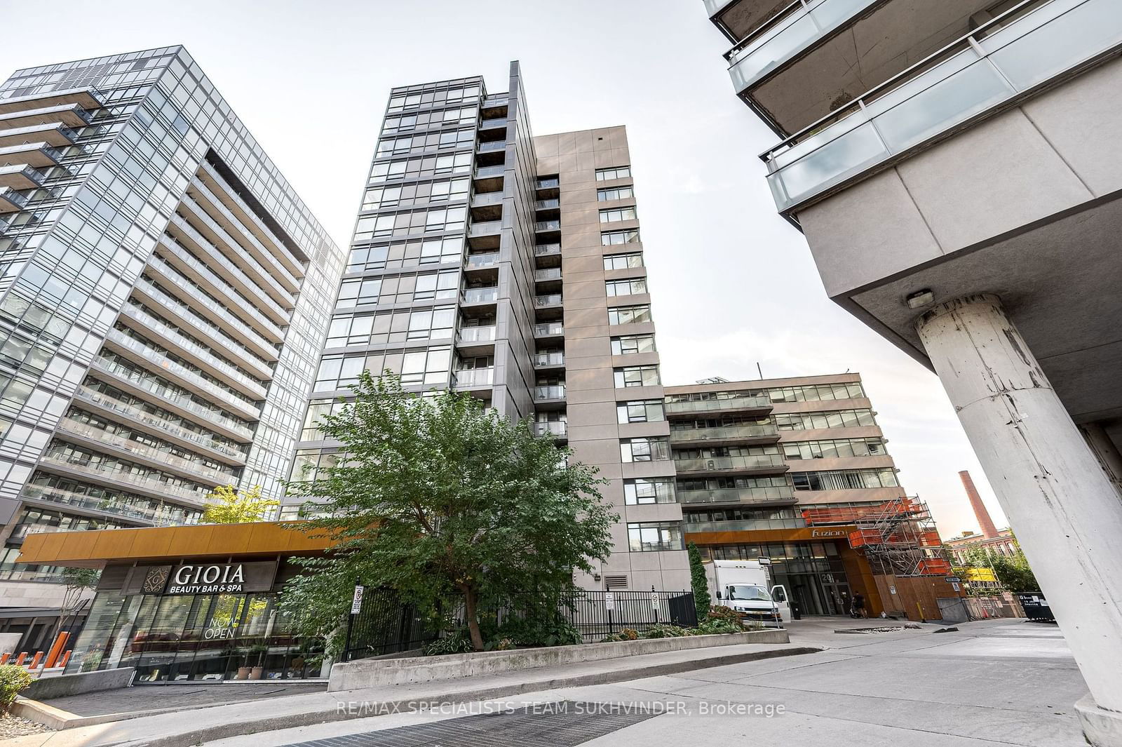 20 Joe Shuster Way, unit 408 for rent - image #2