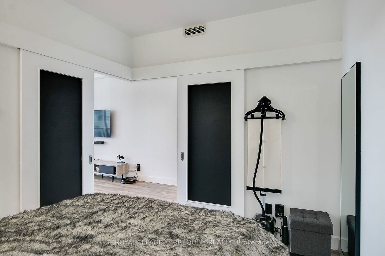 8 York St, unit 3604 for sale - image #21