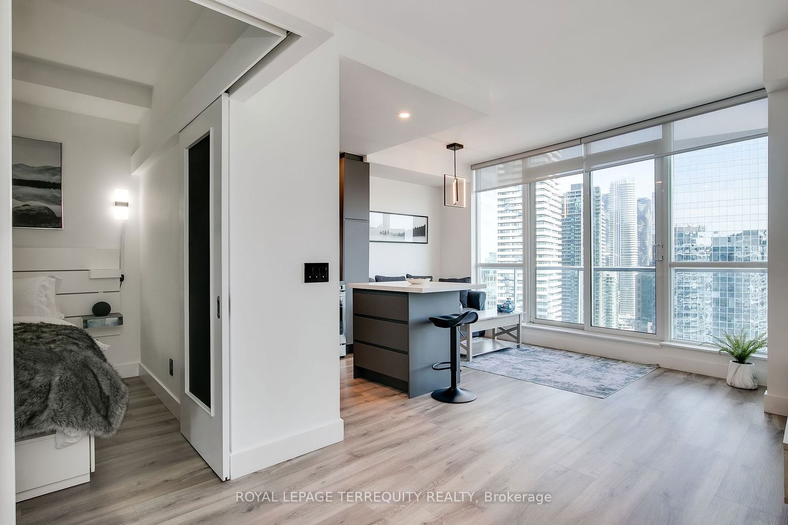 8 York St, unit 3604 for sale