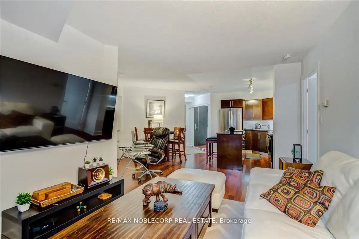 20 Blue Jays Way, unit 601 for sale - image #2