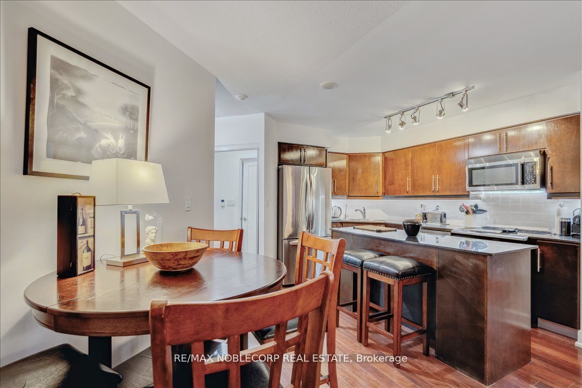 20 Blue Jays Way, unit 601 for sale - image #23