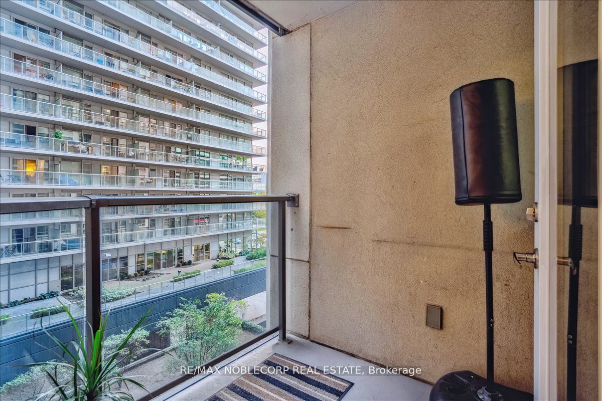 20 Blue Jays Way, unit 601 for sale - image #33