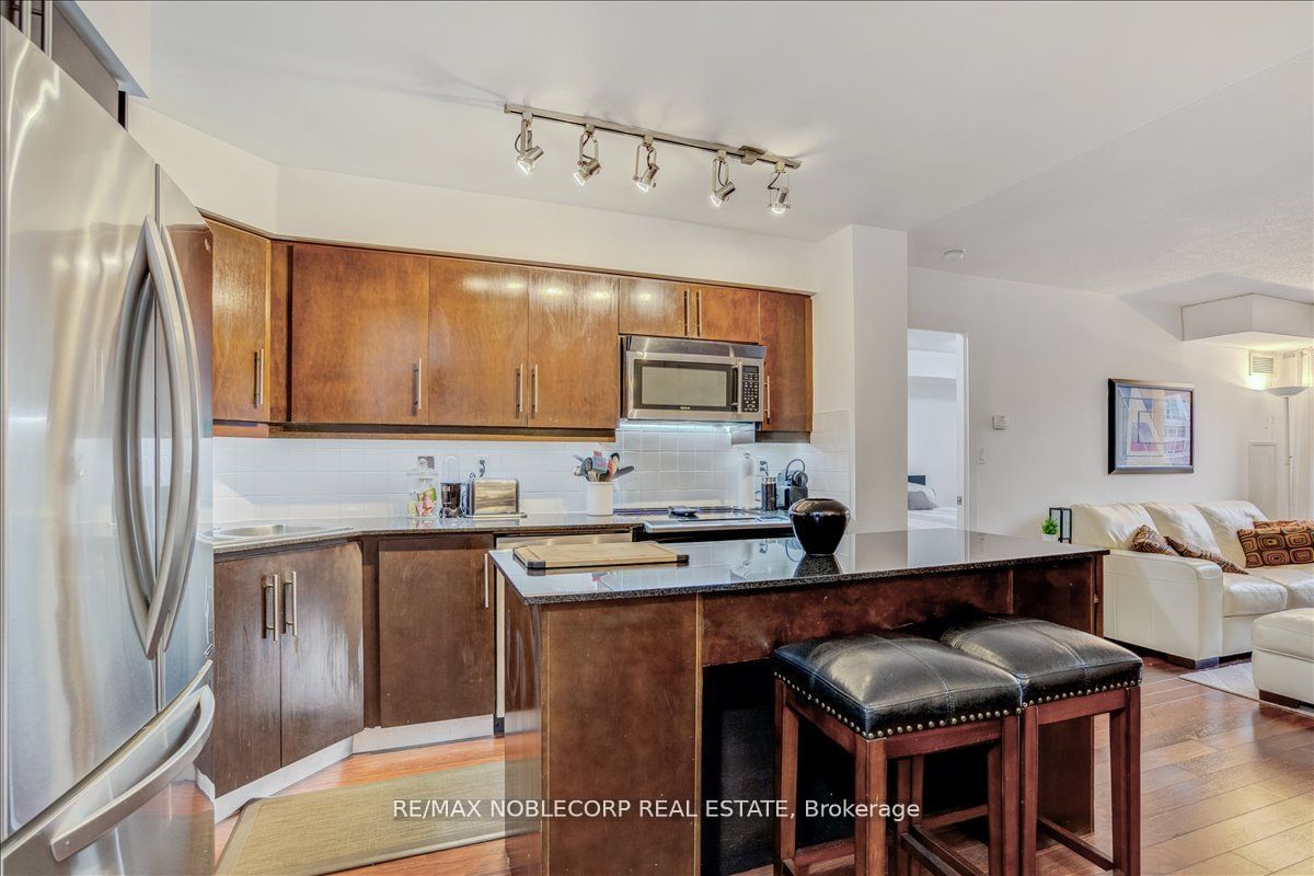 20 Blue Jays Way, unit 601 for sale - image #8