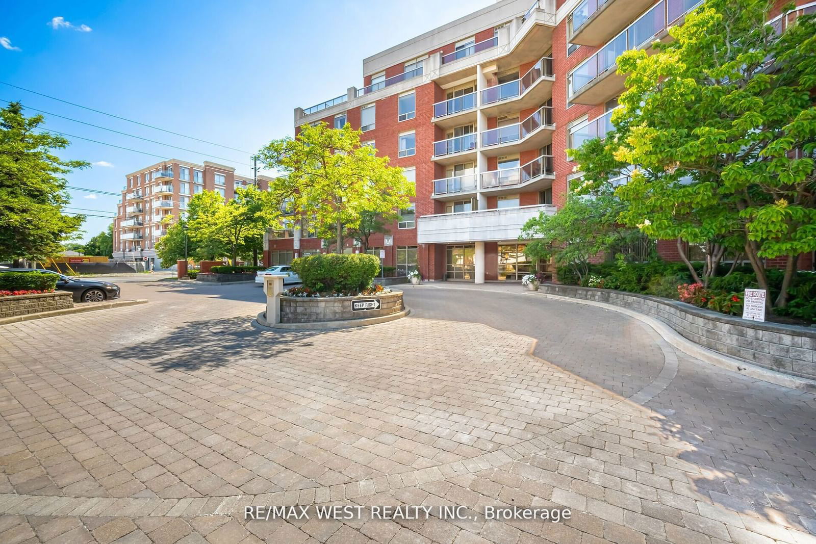 800 Sheppard Ave W, unit 308 for sale