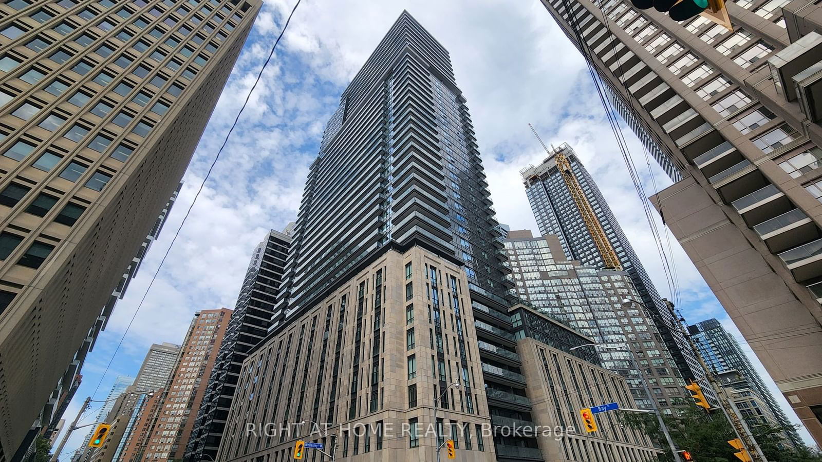 955 Bay St, unit 2615 for rent - image #1