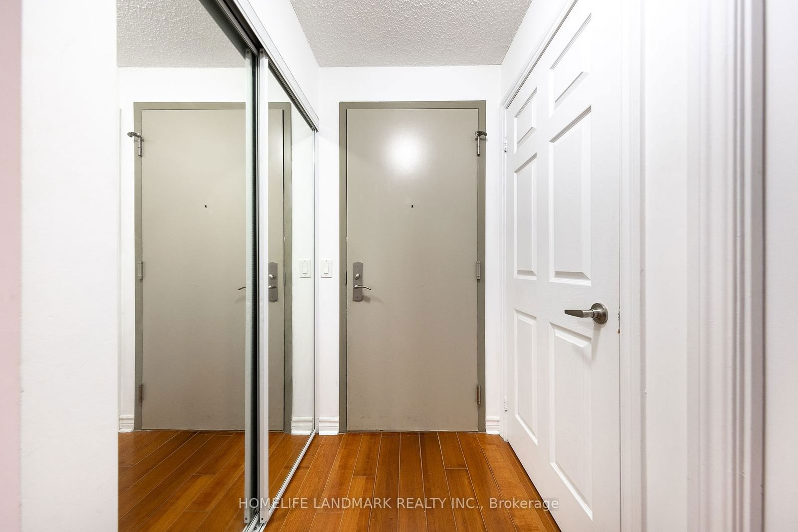 763 Bay St, unit 303 for sale - image #2