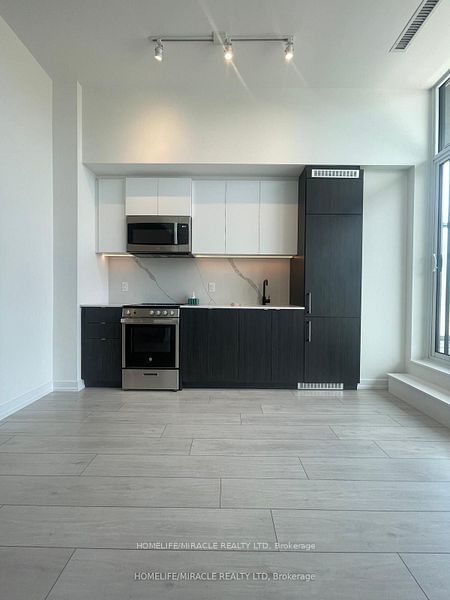 500 Dupont St, unit 206 for rent - image #6