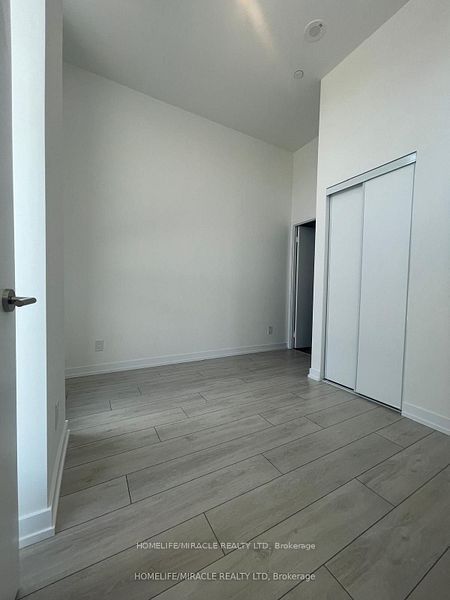 500 Dupont St, unit 206 for rent - image #8