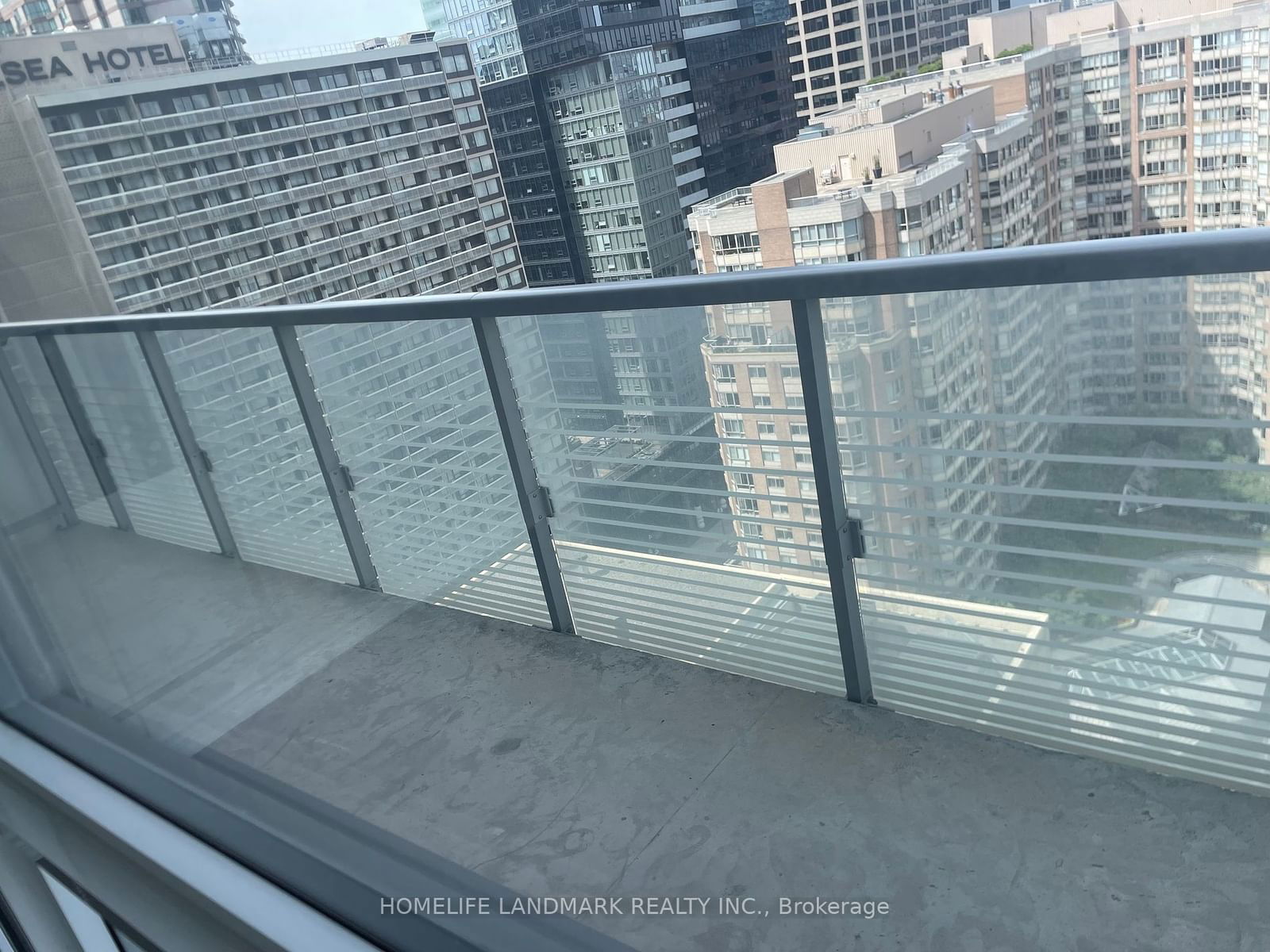 386 Yonge St, unit 1815 for rent