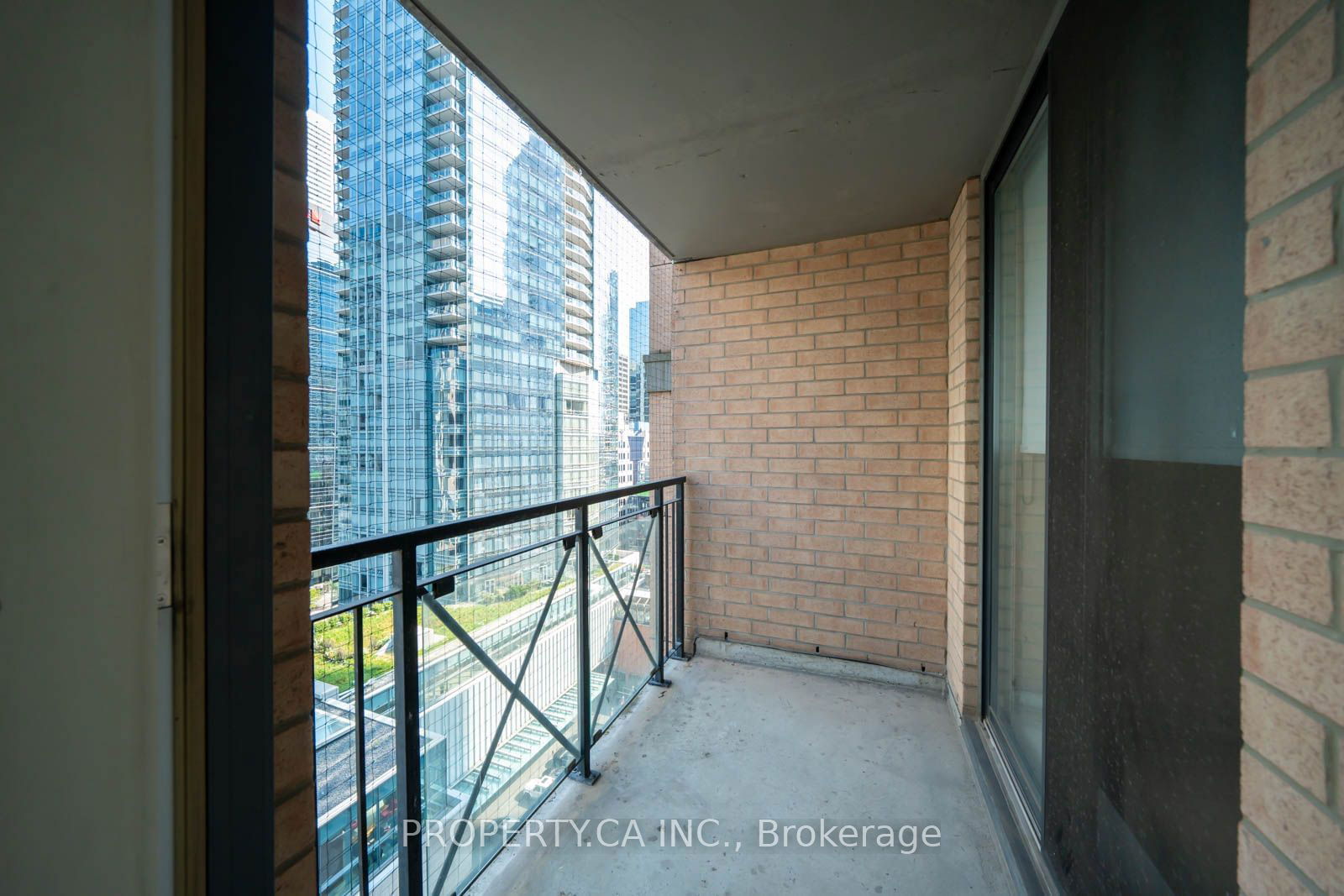 140 Simcoe St, unit 1413 for rent - image #21