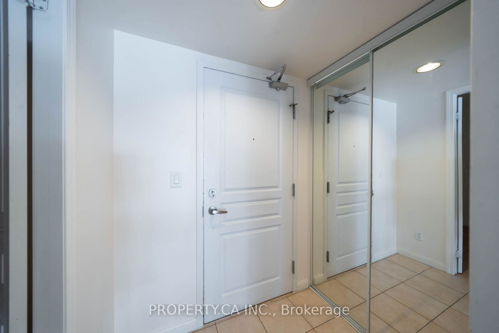 140 Simcoe St, unit 1413 for rent - image #3