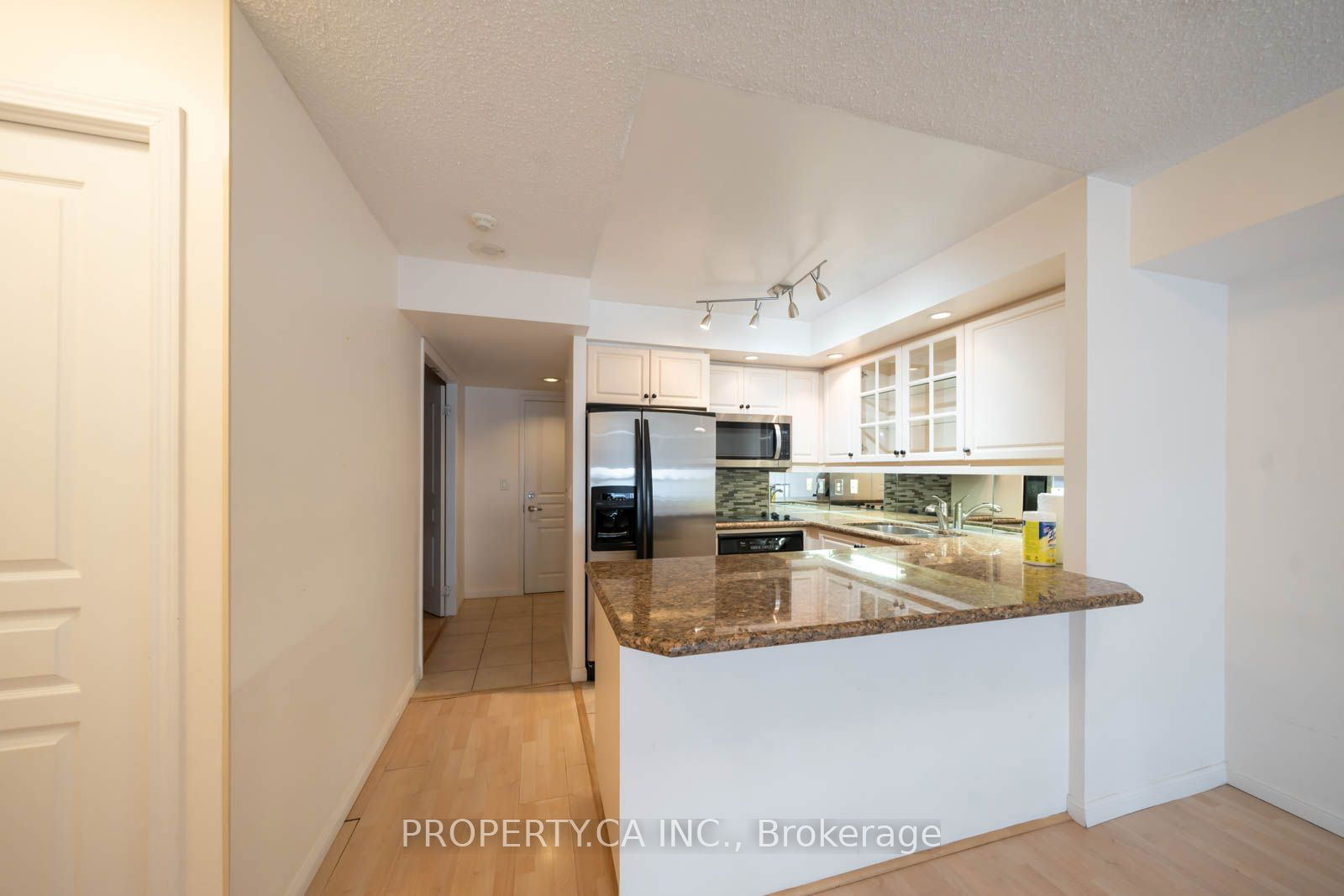 140 Simcoe St, unit 1413 for rent