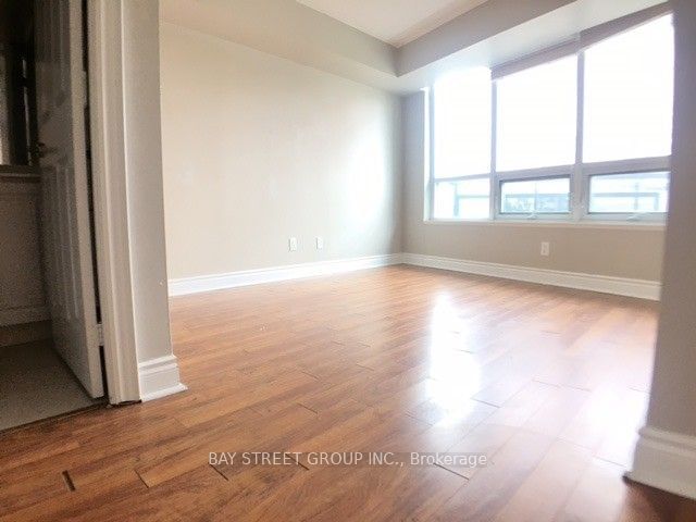 25 Greenview Ave, unit 425 for rent