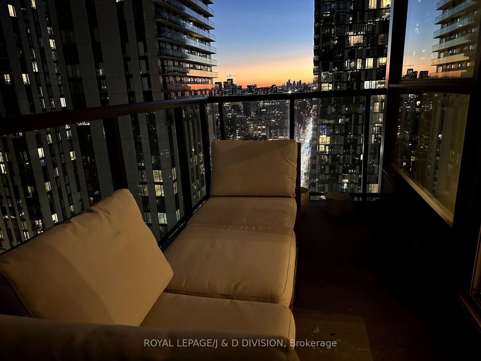 290 Adelaide St W, unit 2611 for rent