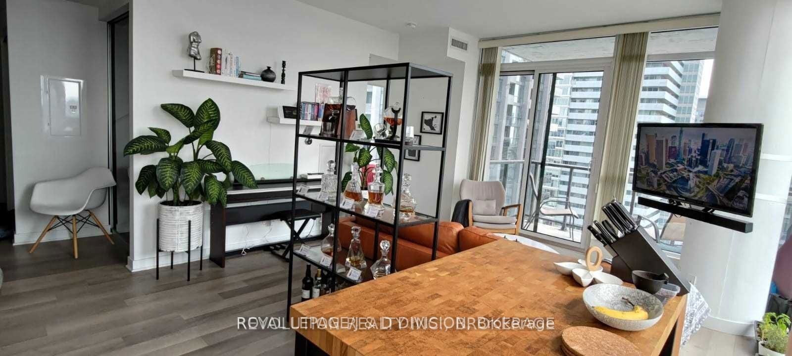 290 Adelaide St W, unit 2611 for rent - image #2