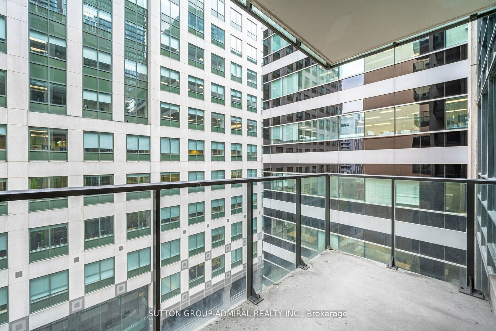 263 Wellington St W, unit 706 for sale