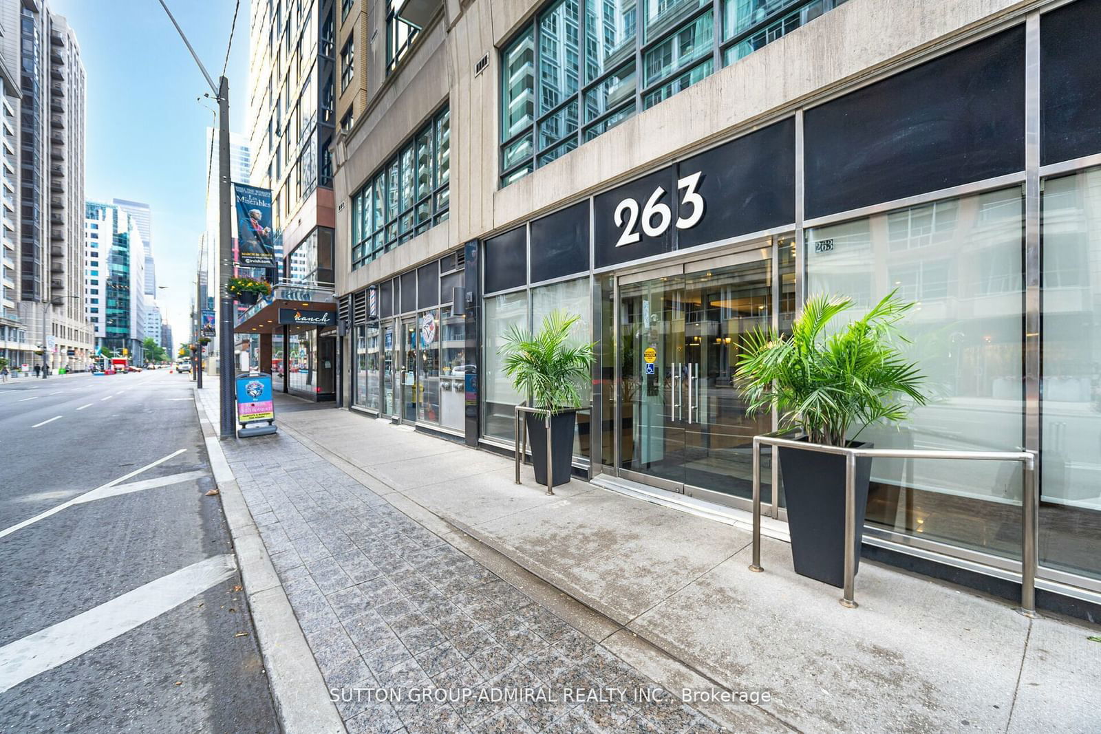 263 Wellington St W, unit 706 for sale