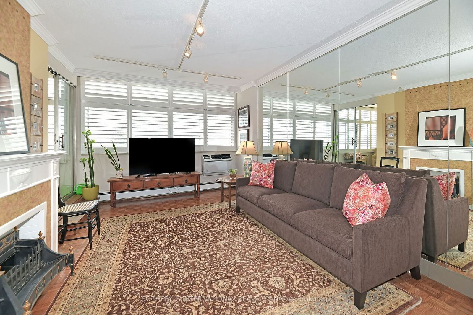 335 Lonsdale Rd, unit 406 for sale - image #4