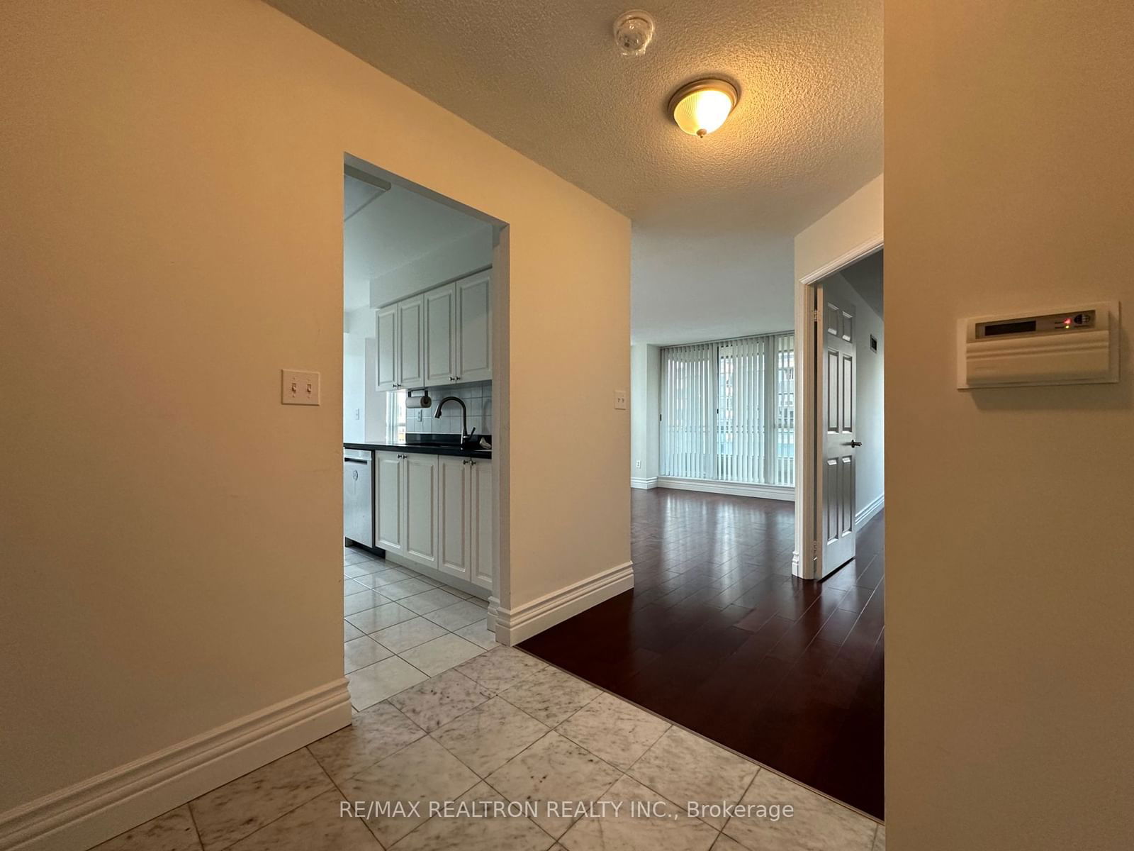 29 Pemberton Ave, unit 1209 for rent - image #3