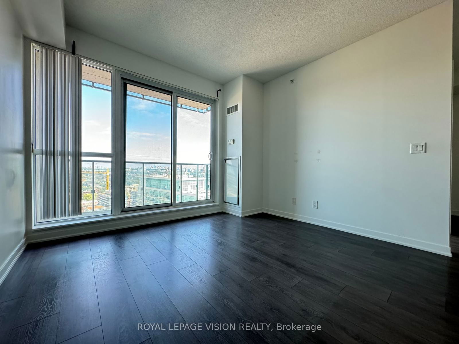 150 East Liberty St, unit 2801 for rent - image #8