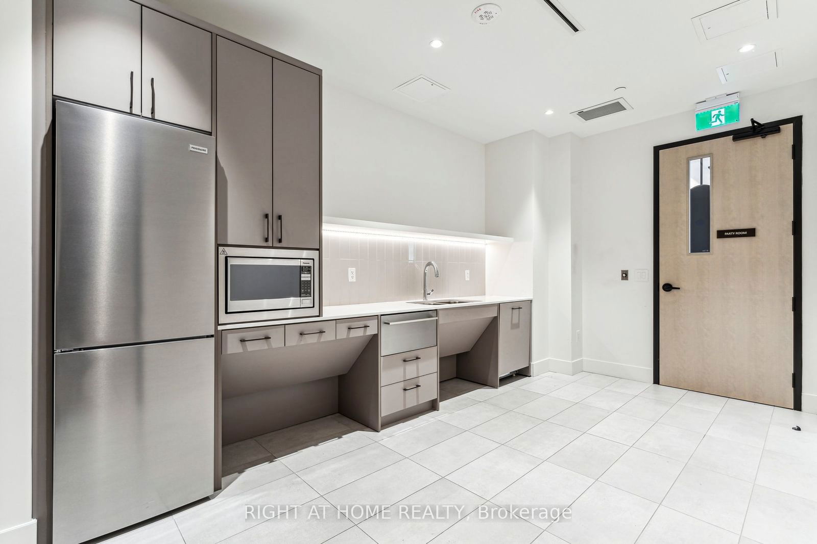 130 River St, unit 3205 for sale - image #30