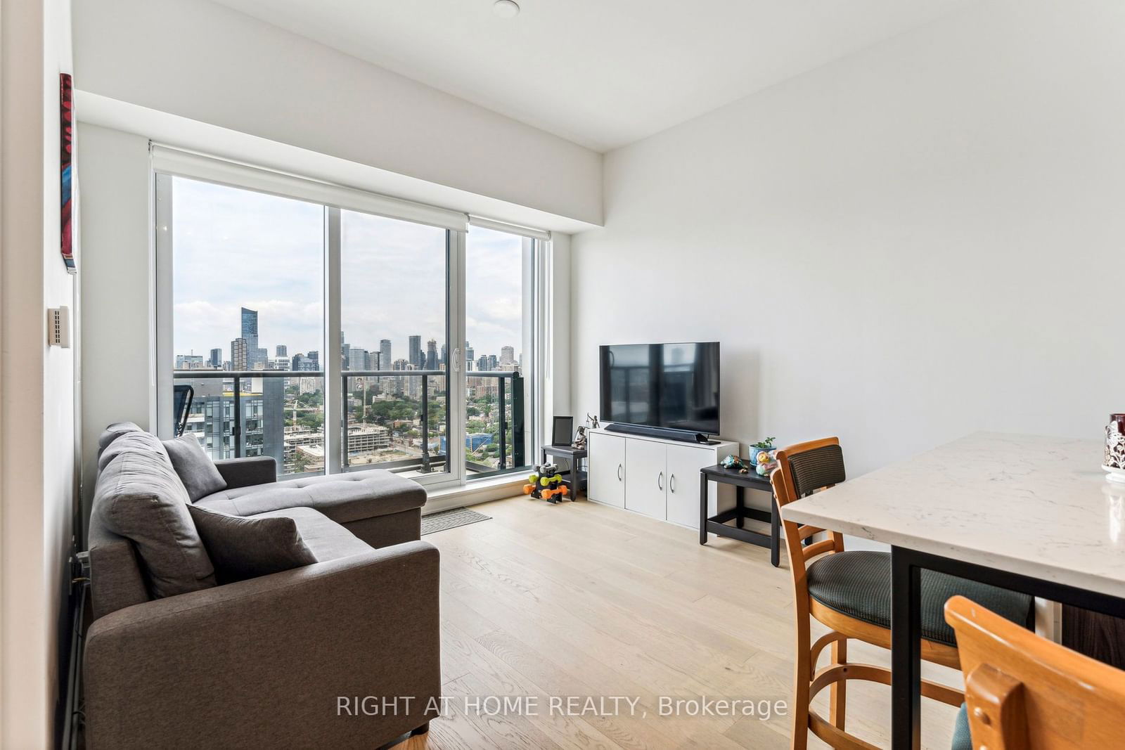 130 River St, unit 3205 for sale - image #8