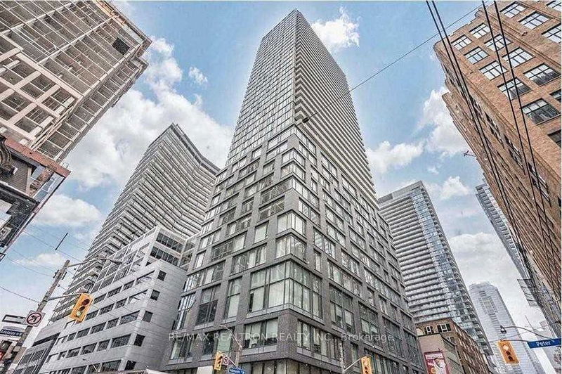 101 Peter St, unit 811 for rent