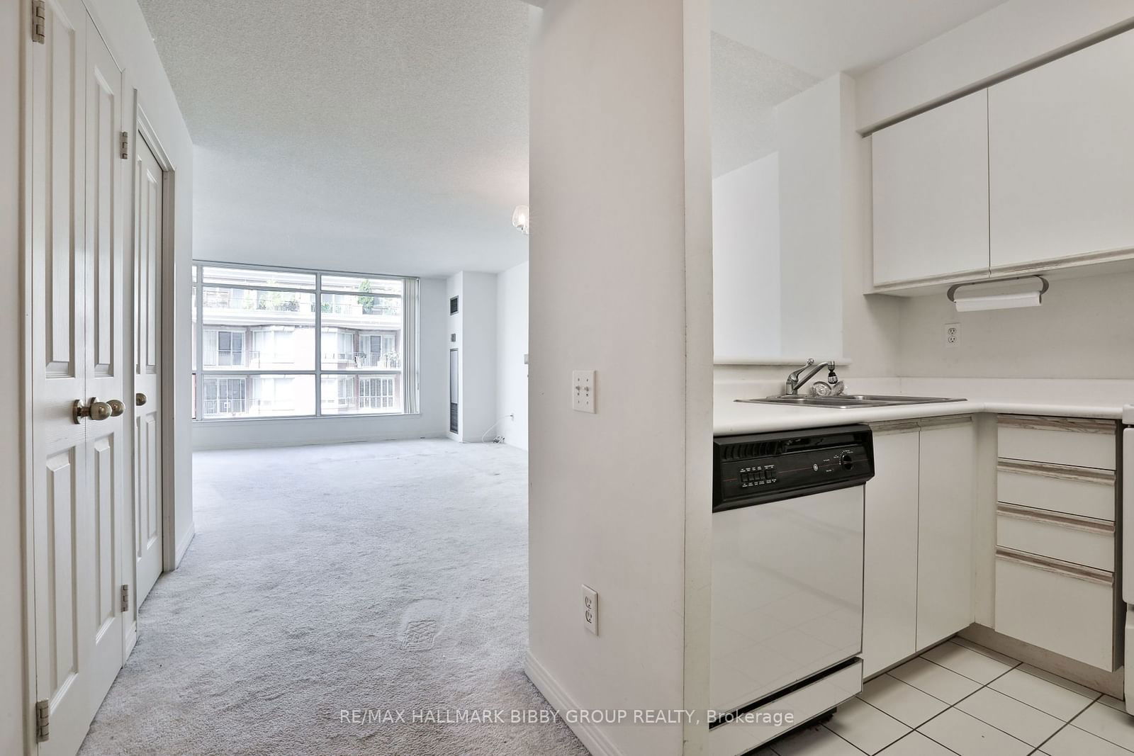 942 Yonge St, unit 616 for sale