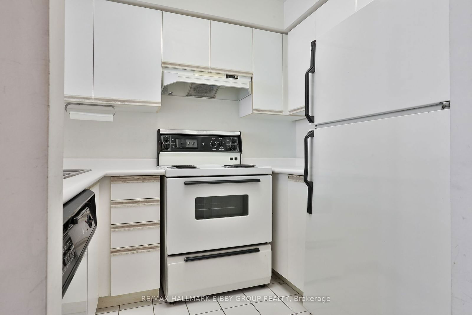 942 Yonge St, unit 616 for sale