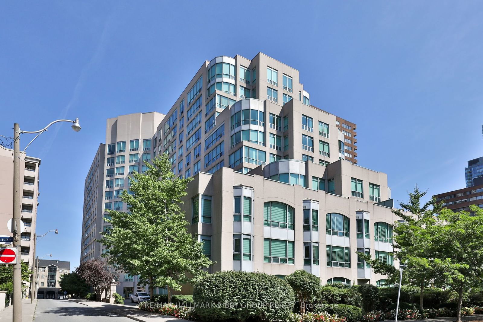 942 Yonge St, unit 616 for sale - image #2