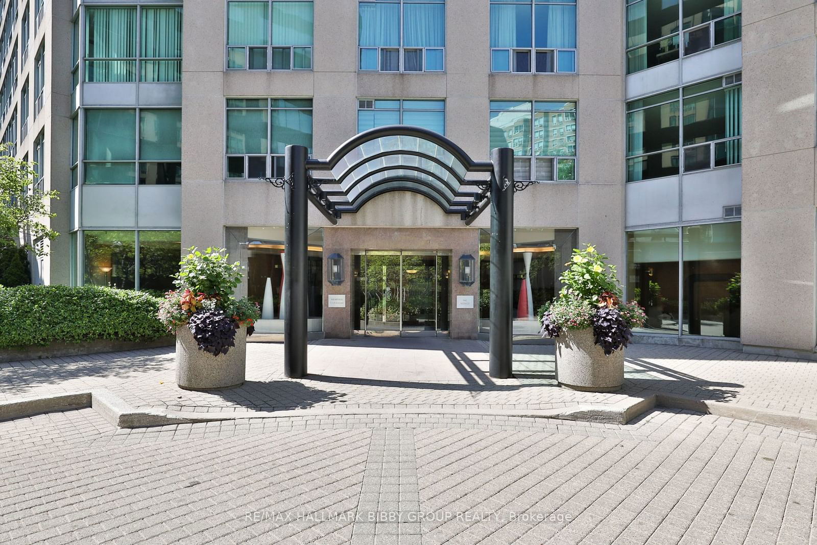 942 Yonge St, unit 616 for sale