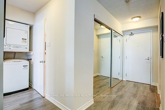 1055 Bay St, unit 2008 for sale - image #4