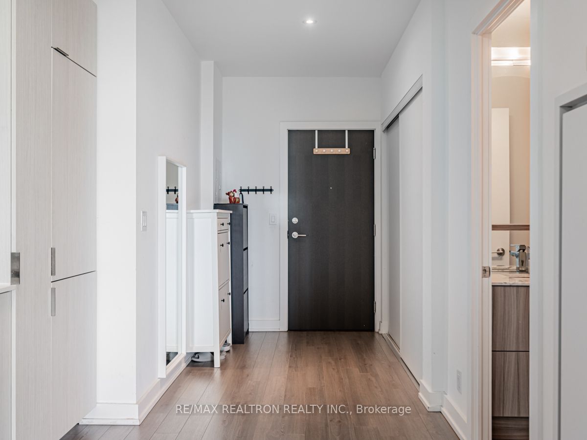 6 Parkwood Ave, unit 616 for sale - image #2