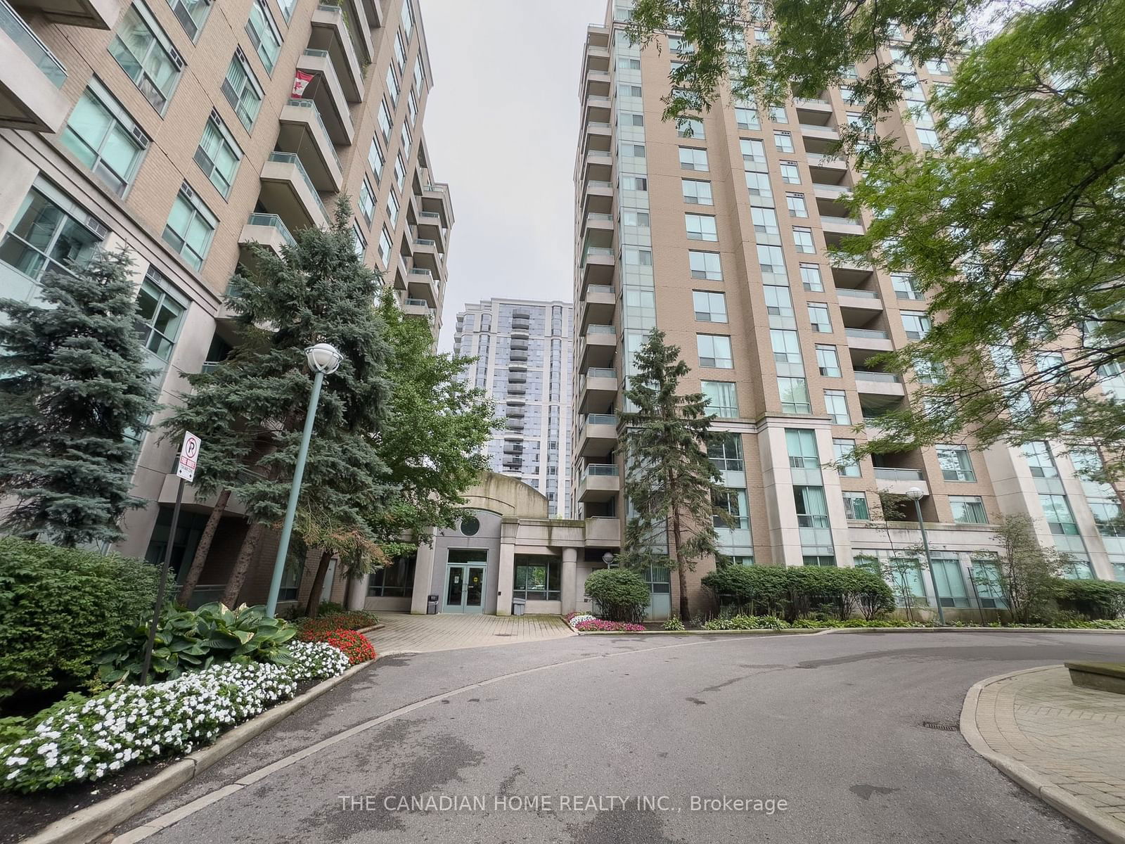 29 Pemberton Ave, unit 707 for rent - image #2