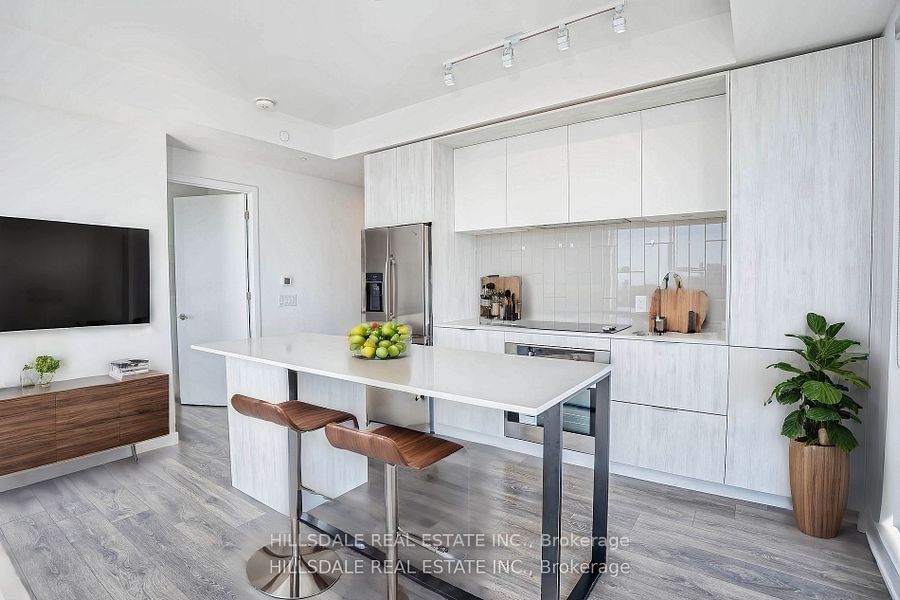 130 River St, unit 3002 for sale - image #4