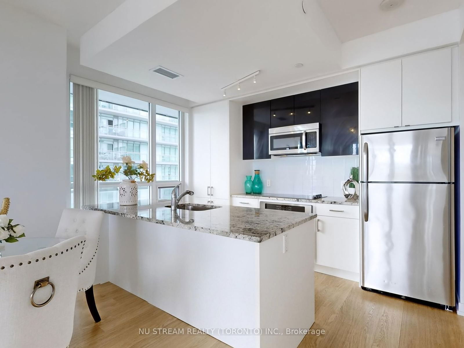 98 Lillian St, unit 2720 for sale - image #6