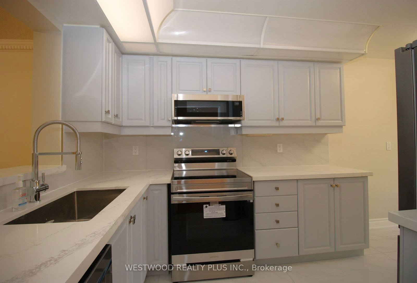 5418 Yonge St, unit Th125 for rent - image #6