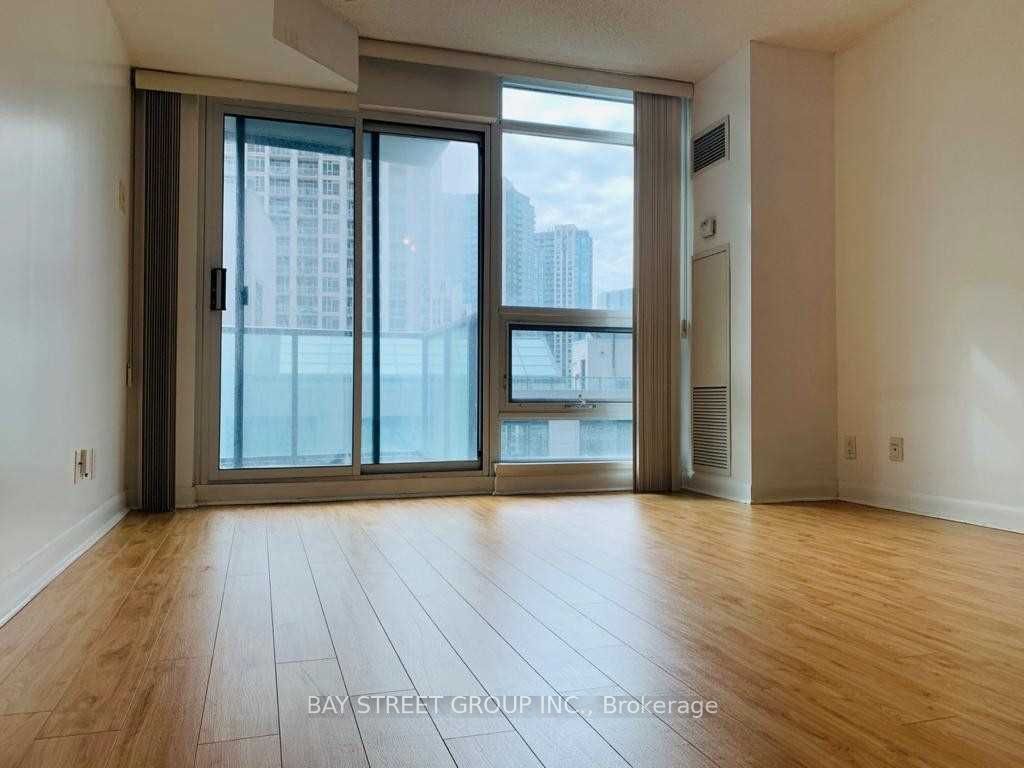 600 Fleet St, unit 1010 for rent - image #17